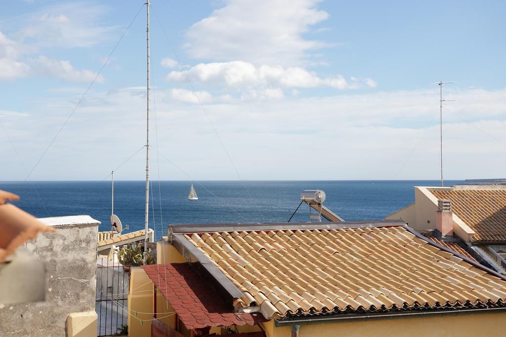 Ortigia Guest House Casa Flora Сиракузы Экстерьер фото