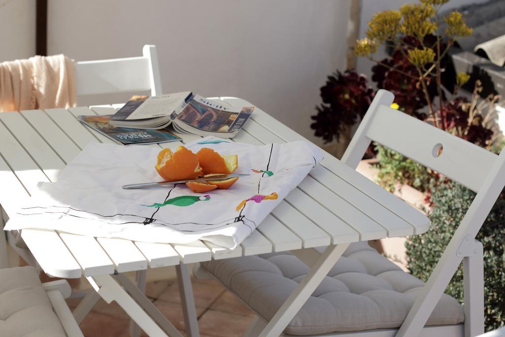 Ortigia Guest House Casa Flora Сиракузы Экстерьер фото
