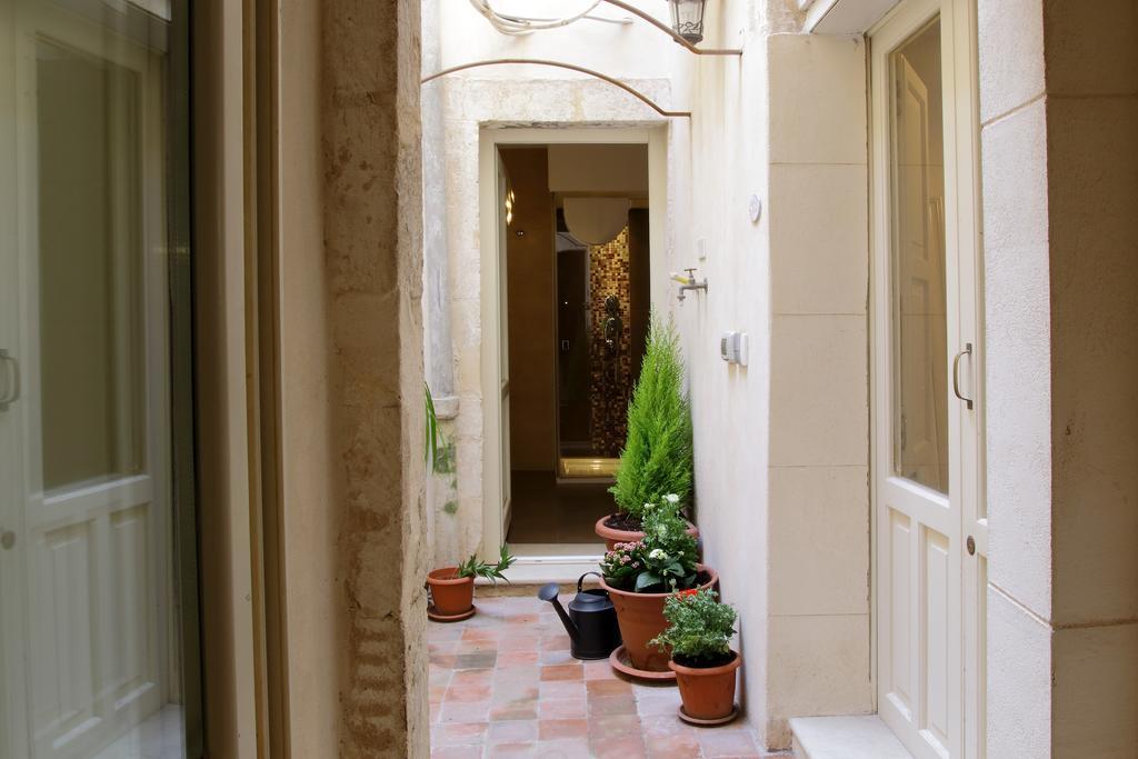 Ortigia Guest House Casa Flora Сиракузы Экстерьер фото