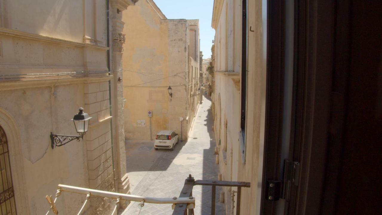 Ortigia Guest House Casa Flora Сиракузы Экстерьер фото